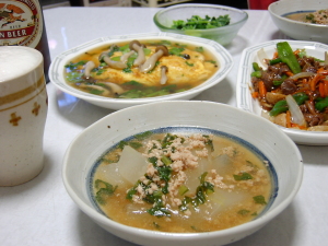 冬瓜とかに玉と牛肉のオイスター炒め。やっぱ新米うまい。