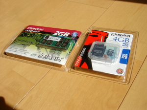 EeePCS101とP905itv用の2GBと4GBメモリ。これが3000円アンダー。安い!! EeePCS101とP905itv用の2GBと4GBメモリ。これが3000円アンダー。安い!!